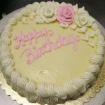 An elegantly decorated plain cheesecak.